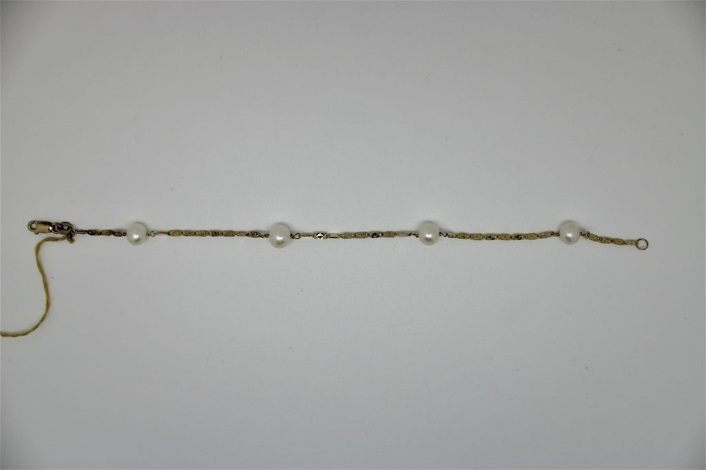 Mirror gold bracelet with pearl
