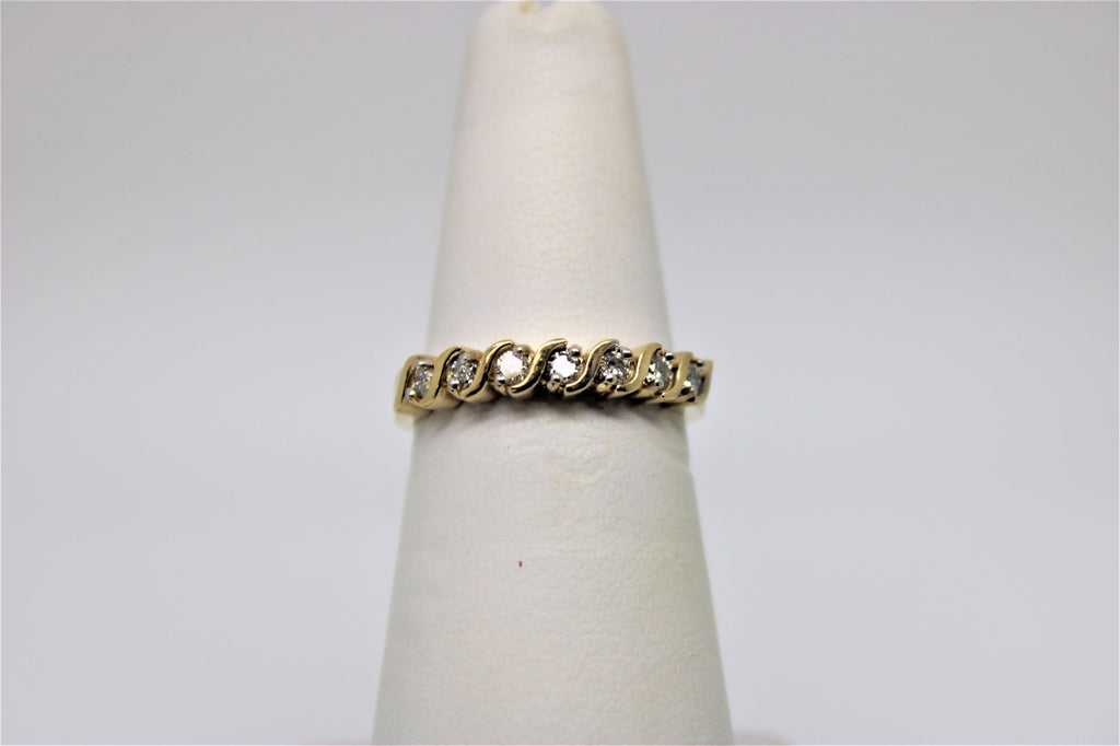 Semi-eternity gold bangle (diamonds)