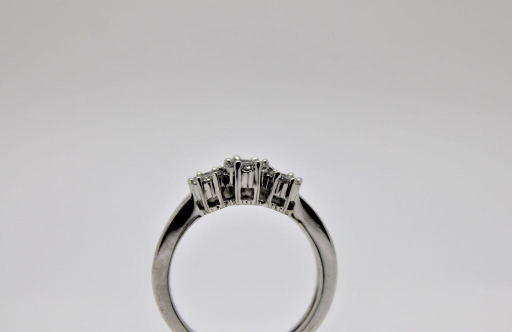 Engagement ring and bangle set in white gold (diamonds)