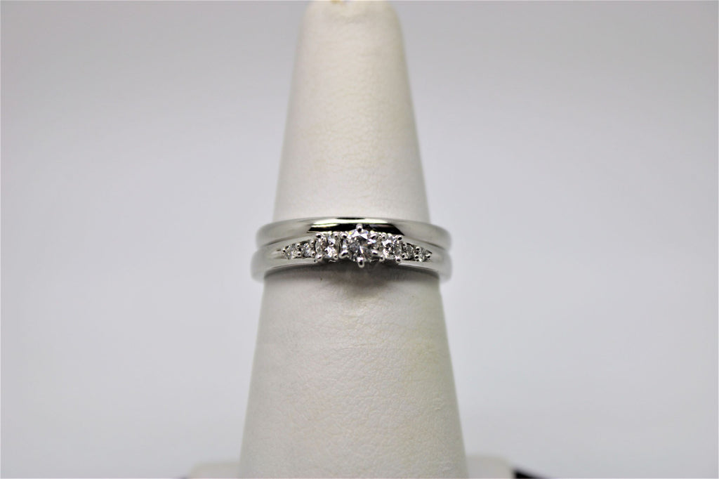 Engagement ring and bangle set in white gold (diamonds)