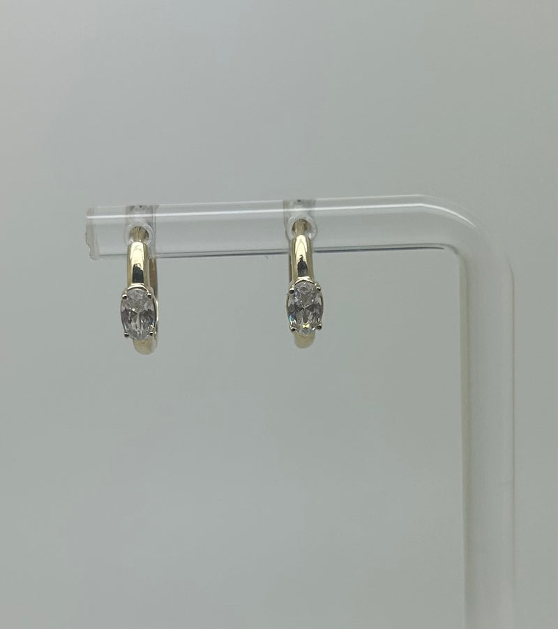 Boucles d'oreilles en or avec pierre dans le milieu