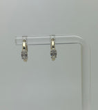 Boucles d'oreilles en or avec pierre dans le milieu