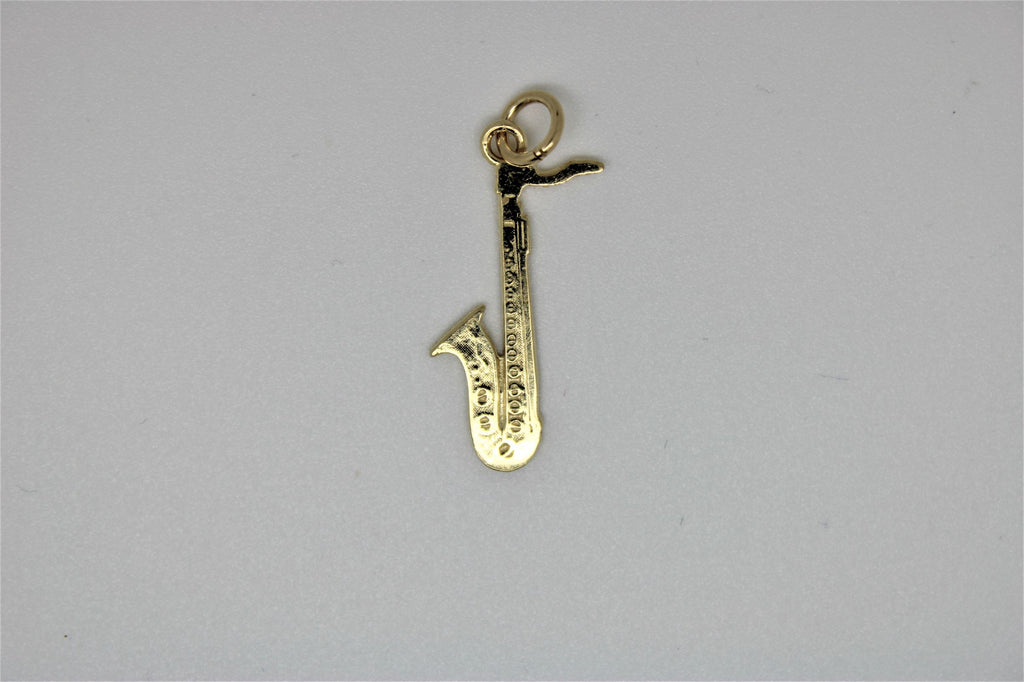 Saxophone gold pendant