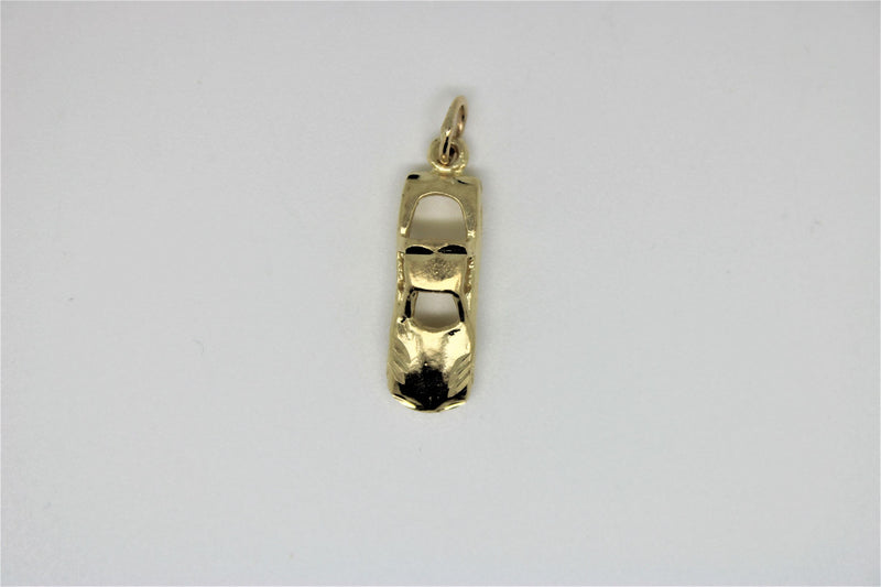 Pendentif en or voiture
