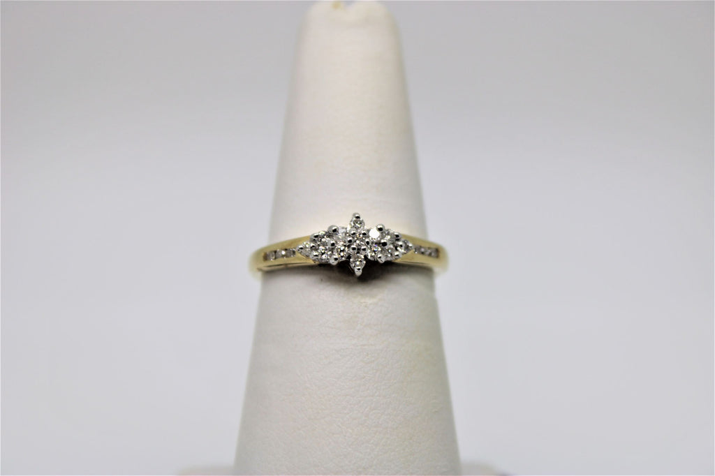 Gold engagement ring (diamonds)