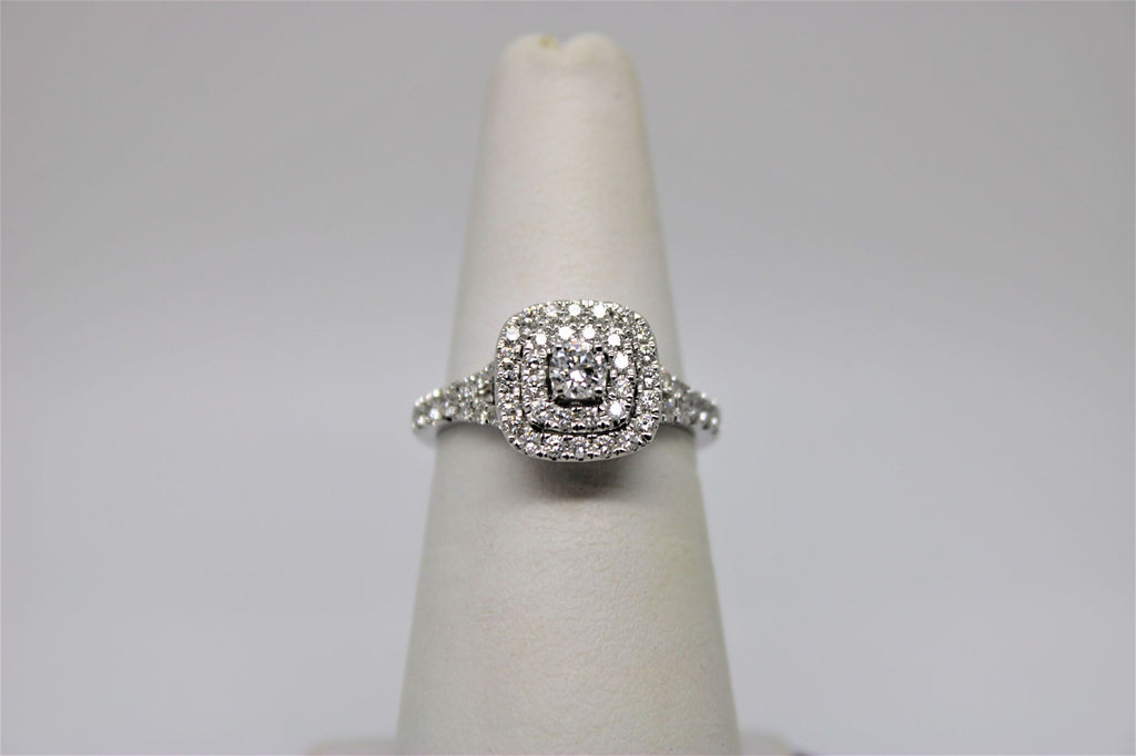 White gold engagement ring (diamonds)