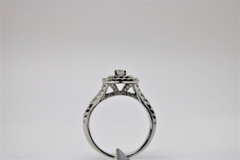 White gold engagement ring (diamonds)