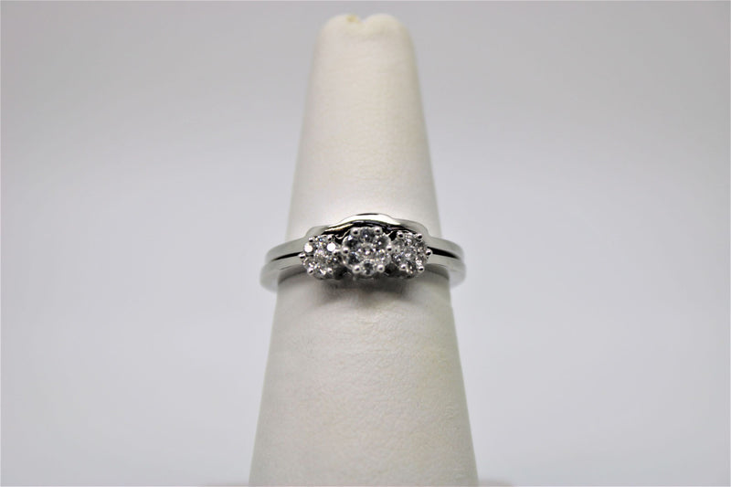 Engagement ring and bangle set in white gold (diamonds)