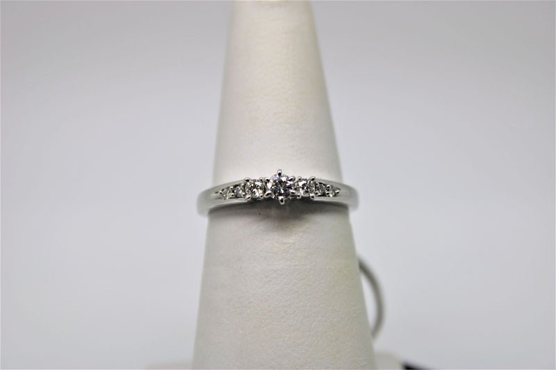 Engagement ring and bangle set in white gold (diamonds)