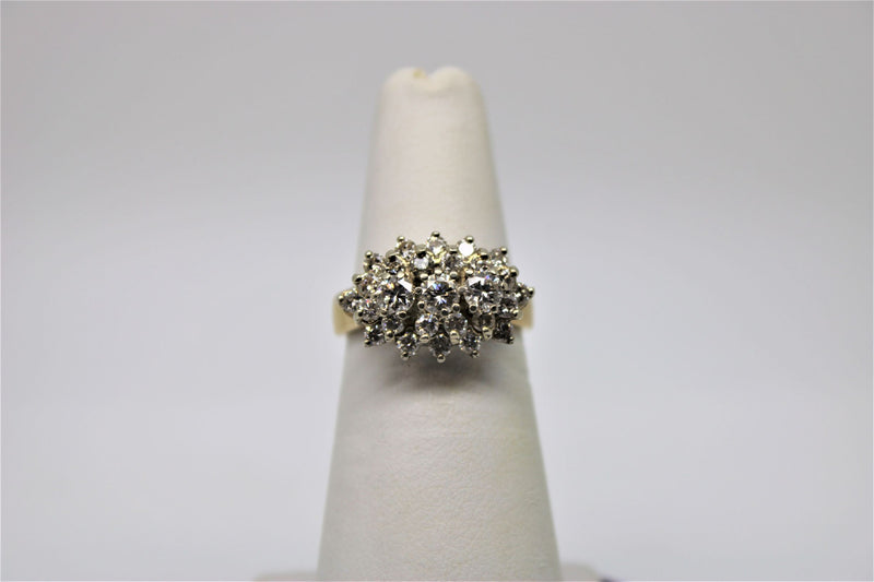 Gold ring (diamonds)