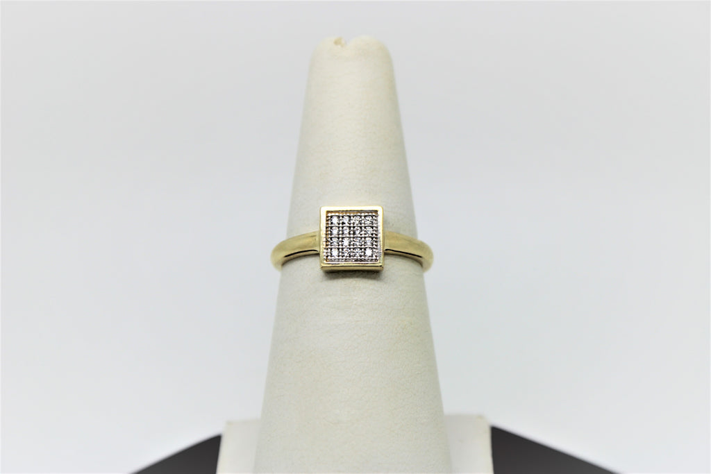 Square gold ring with stones