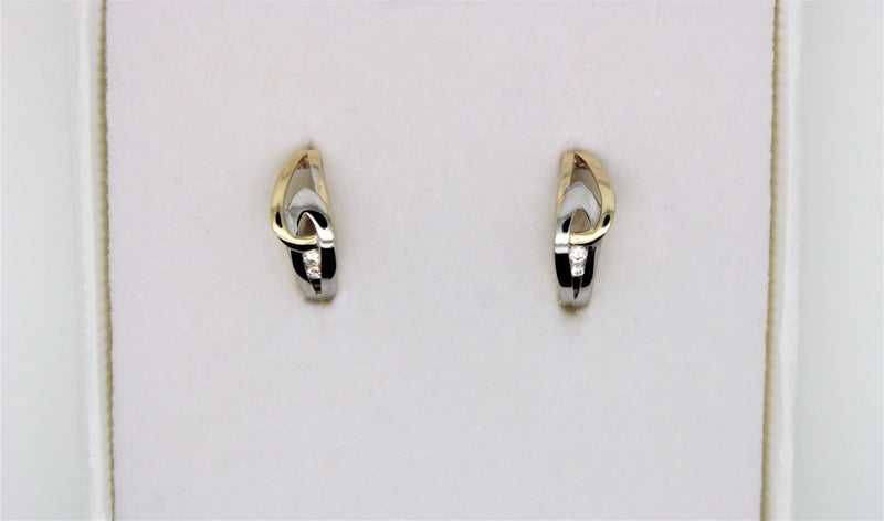 2 tone gold earring with 2 stone