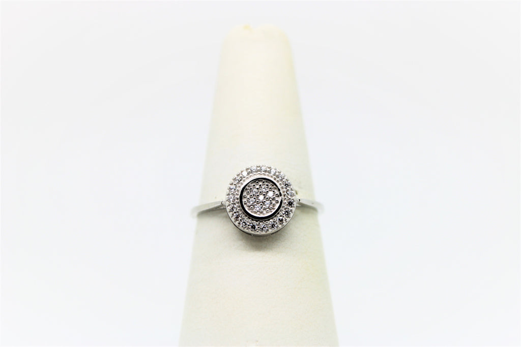 Round-shaped white gold ring with stones